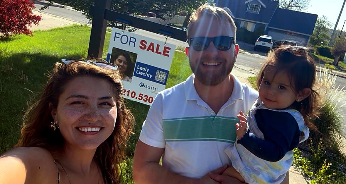 Lesly Liechty with a family in front of her For Sale sign at a Utah home